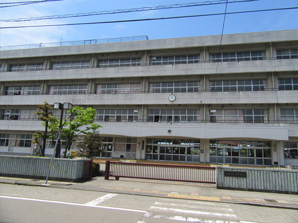 駅西道場（西小学校体育館）